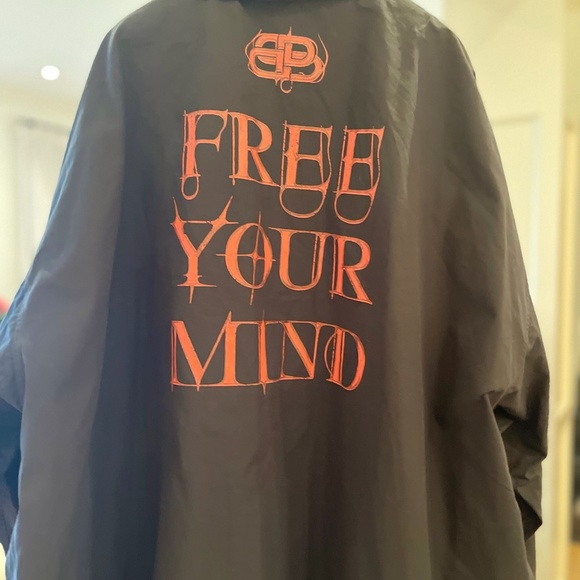 Balenciaga Free Your Mind Long Sleeve Button Down Collard Shirt - Picture 4 of 7